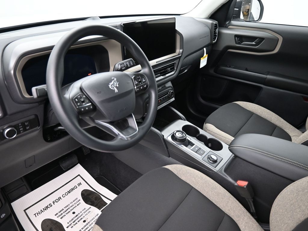 Ford Bronco Sport Vehicle Full-screen Gallery Image 15