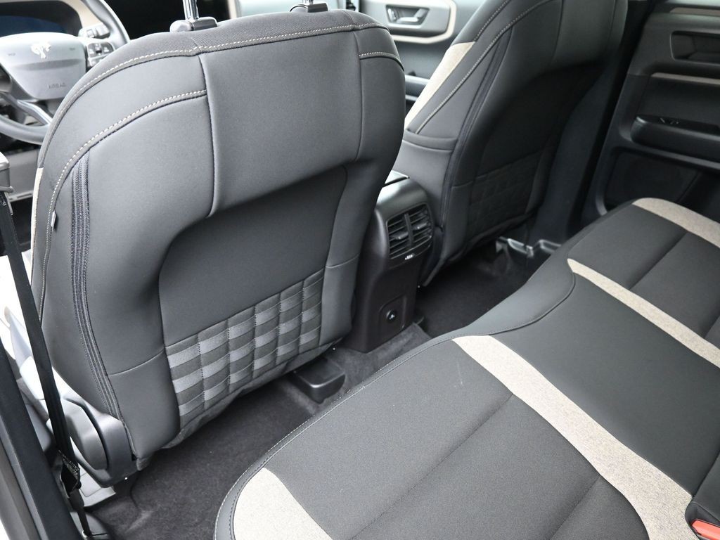 Ford Bronco Sport Vehicle Full-screen Gallery Image 16