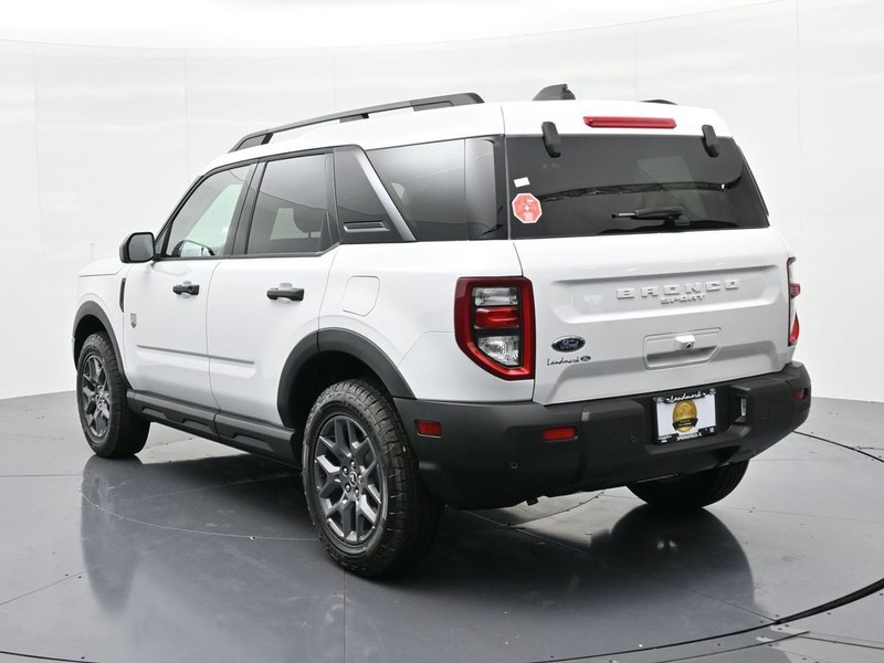 Ford Bronco Sport Vehicle Full-screen Gallery Image 8