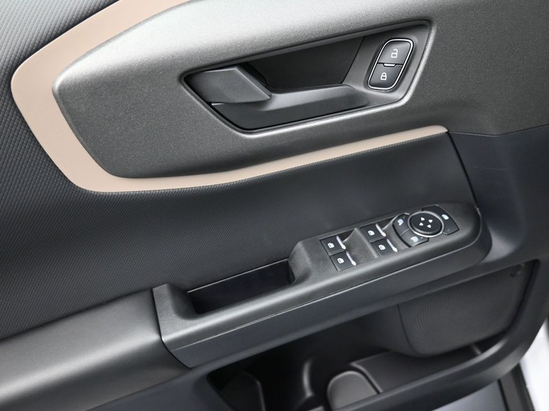 Ford Bronco Sport Vehicle Full-screen Gallery Image 10