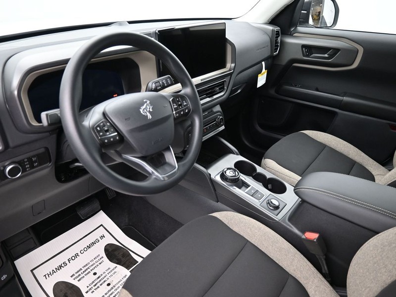 Ford Bronco Sport Vehicle Full-screen Gallery Image 15