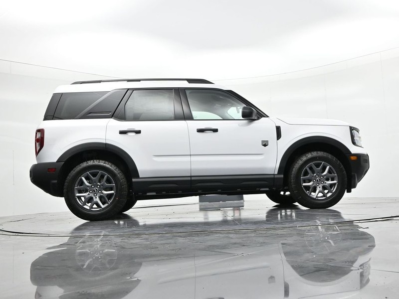 Ford Bronco Sport Vehicle Full-screen Gallery Image 24