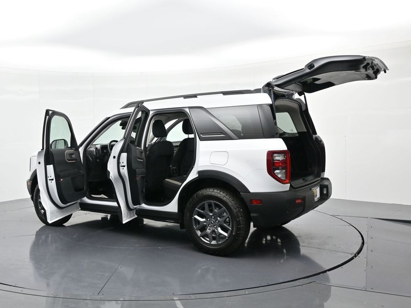 Ford Bronco Sport Vehicle Full-screen Gallery Image 26