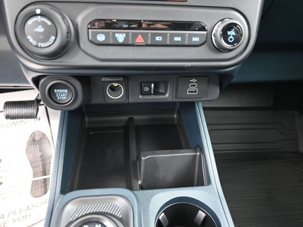 Ford Maverick Vehicle Full-screen Gallery Image 14