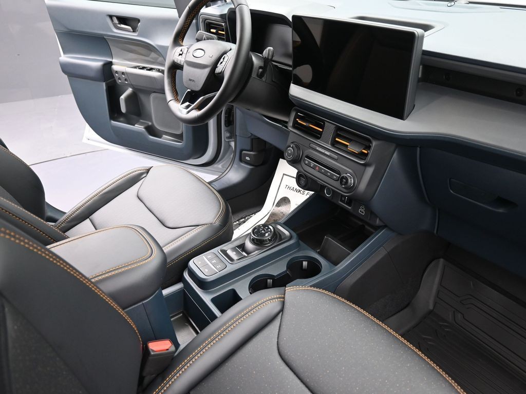 Ford Maverick Vehicle Full-screen Gallery Image 16