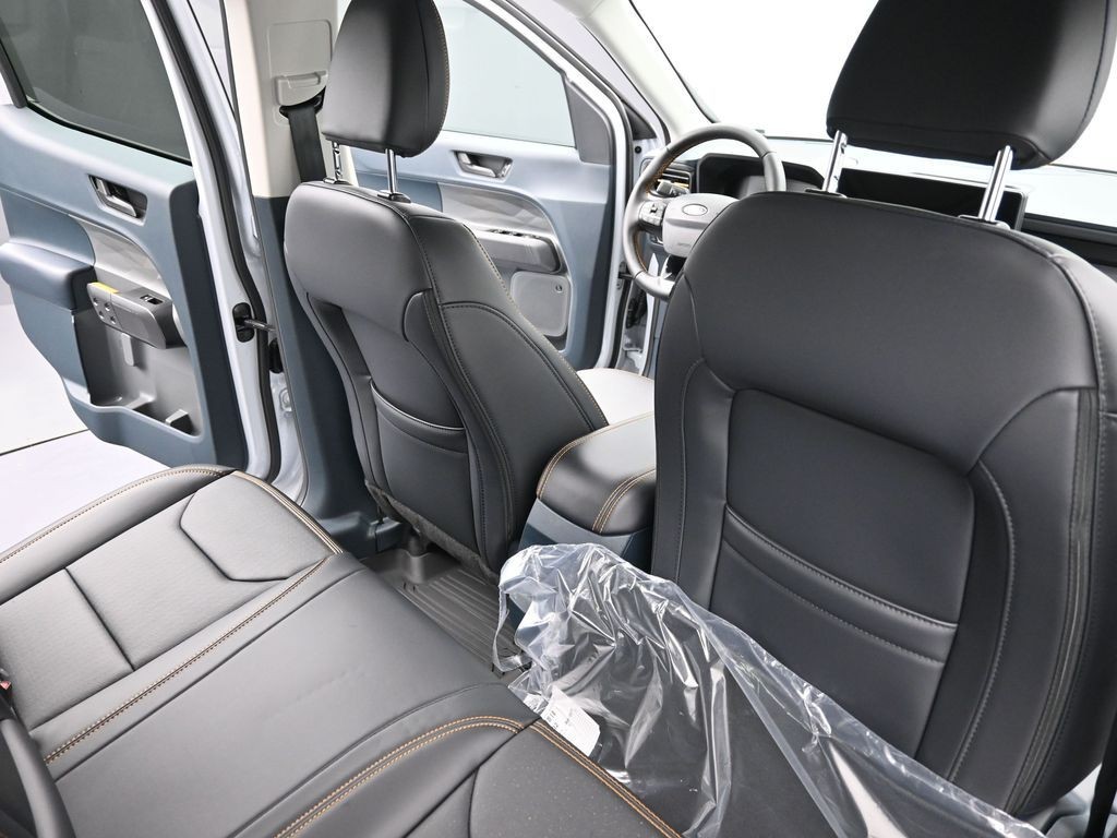 Ford Maverick Vehicle Full-screen Gallery Image 17