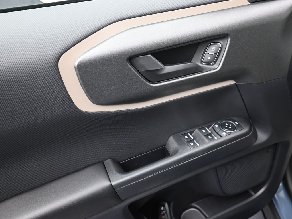 Ford Bronco Sport Vehicle Full-screen Gallery Image 10