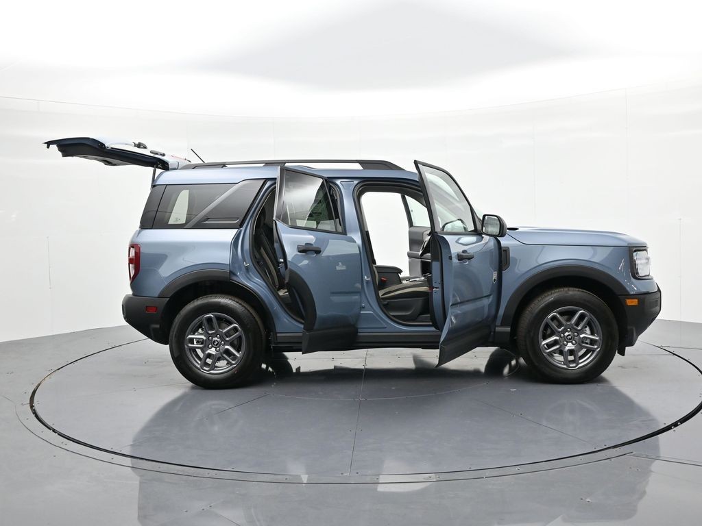 Ford Bronco Sport Vehicle Full-screen Gallery Image 24