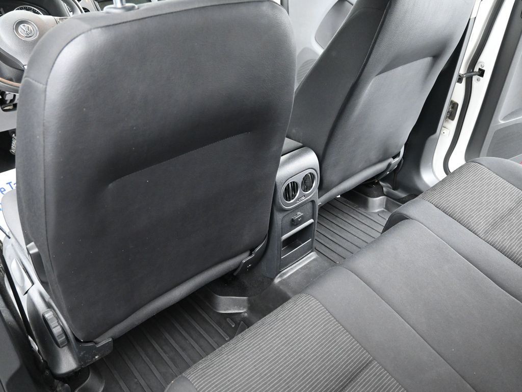 Volkswagen Tiguan Vehicle Full-screen Gallery Image 15