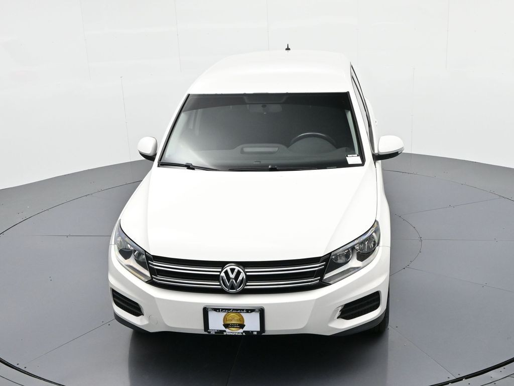 Volkswagen Tiguan Vehicle Full-screen Gallery Image 17