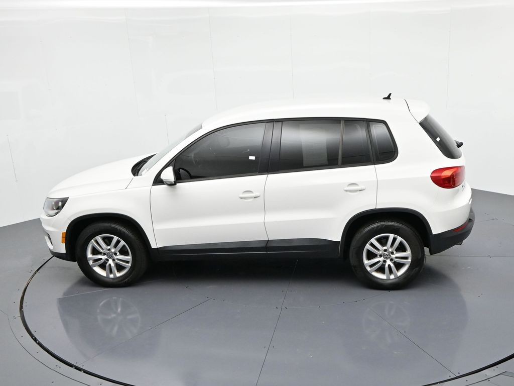 Volkswagen Tiguan Vehicle Full-screen Gallery Image 19