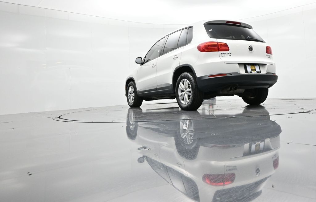Volkswagen Tiguan Vehicle Full-screen Gallery Image 20
