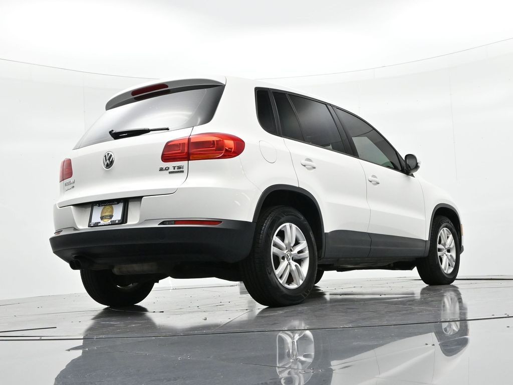 Volkswagen Tiguan Vehicle Full-screen Gallery Image 22