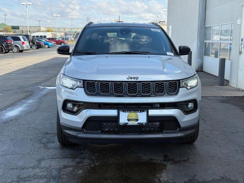 Jeep Compass Vehicle Full-screen Gallery Image 3