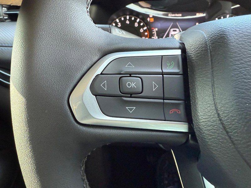 Jeep Compass Vehicle Full-screen Gallery Image 6