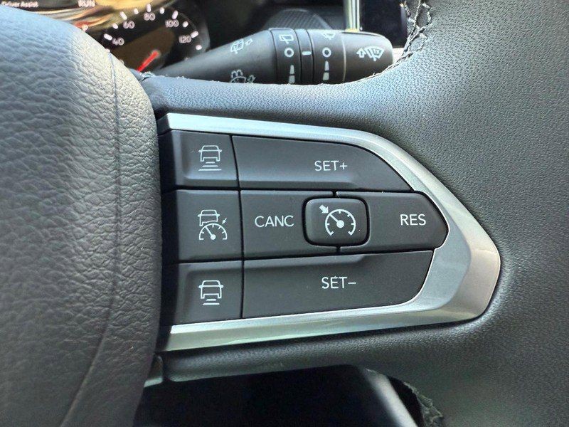 Jeep Compass Vehicle Full-screen Gallery Image 7