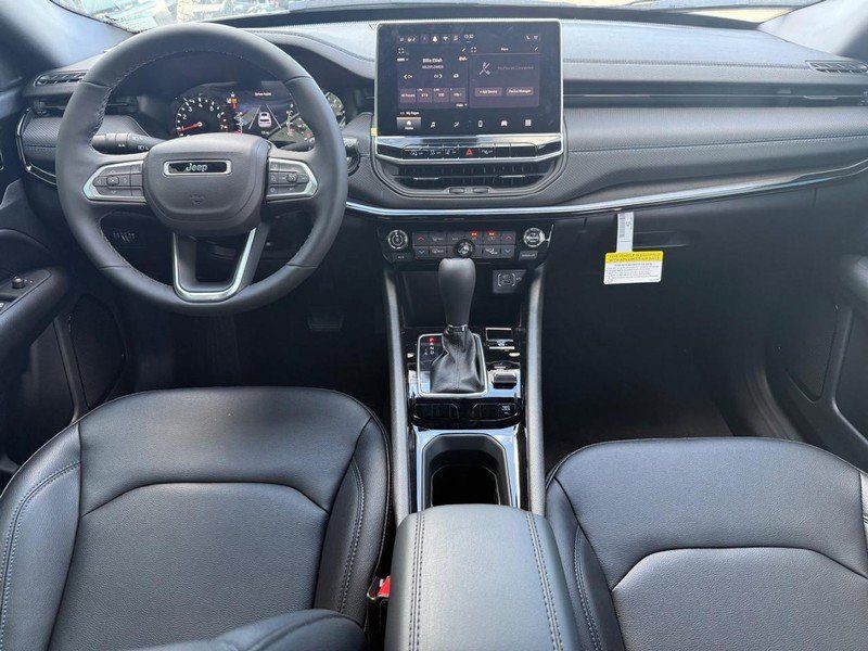 Jeep Compass Vehicle Full-screen Gallery Image 11