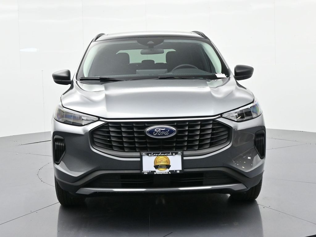 Ford Escape Vehicle Full-screen Gallery Image 3