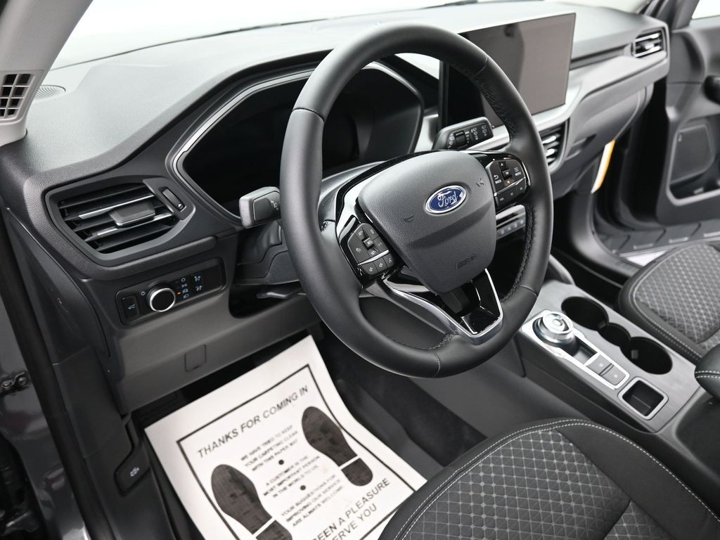 Ford Escape Vehicle Full-screen Gallery Image 15