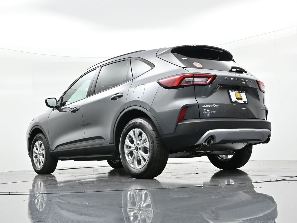 Ford Escape Vehicle Full-screen Gallery Image 21