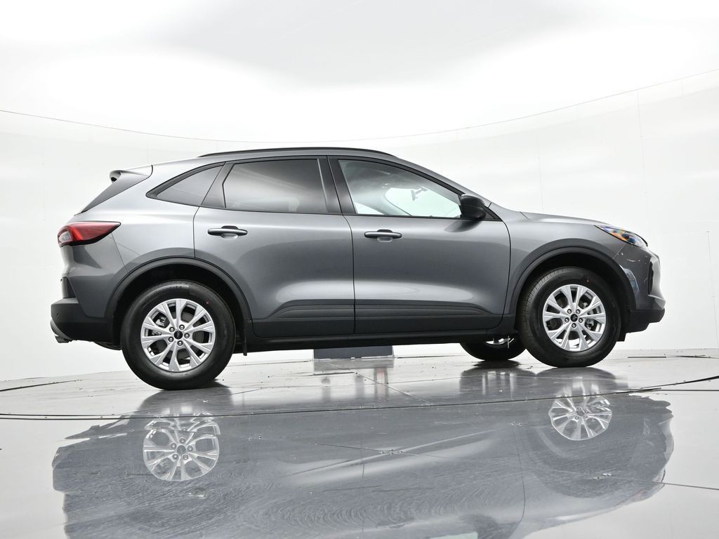 Ford Escape Vehicle Full-screen Gallery Image 24