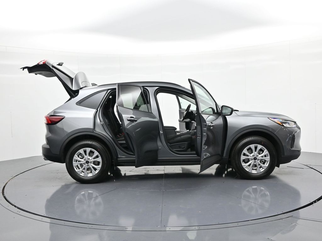 Ford Escape Vehicle Full-screen Gallery Image 25