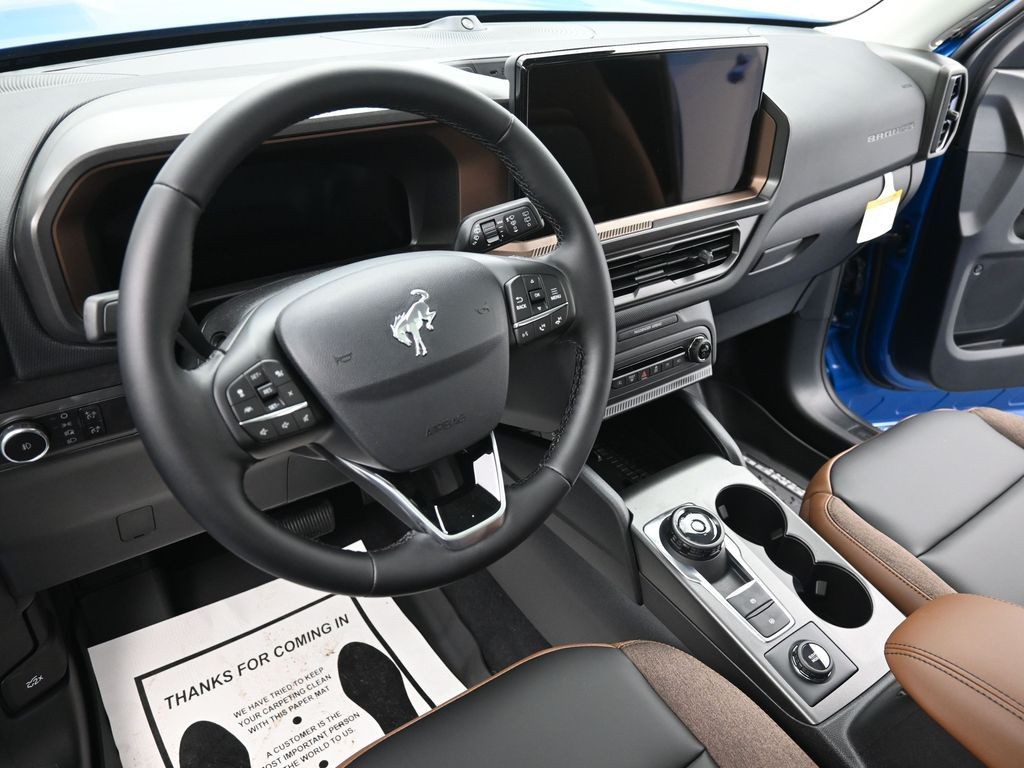 Ford Bronco Sport Vehicle Full-screen Gallery Image 17