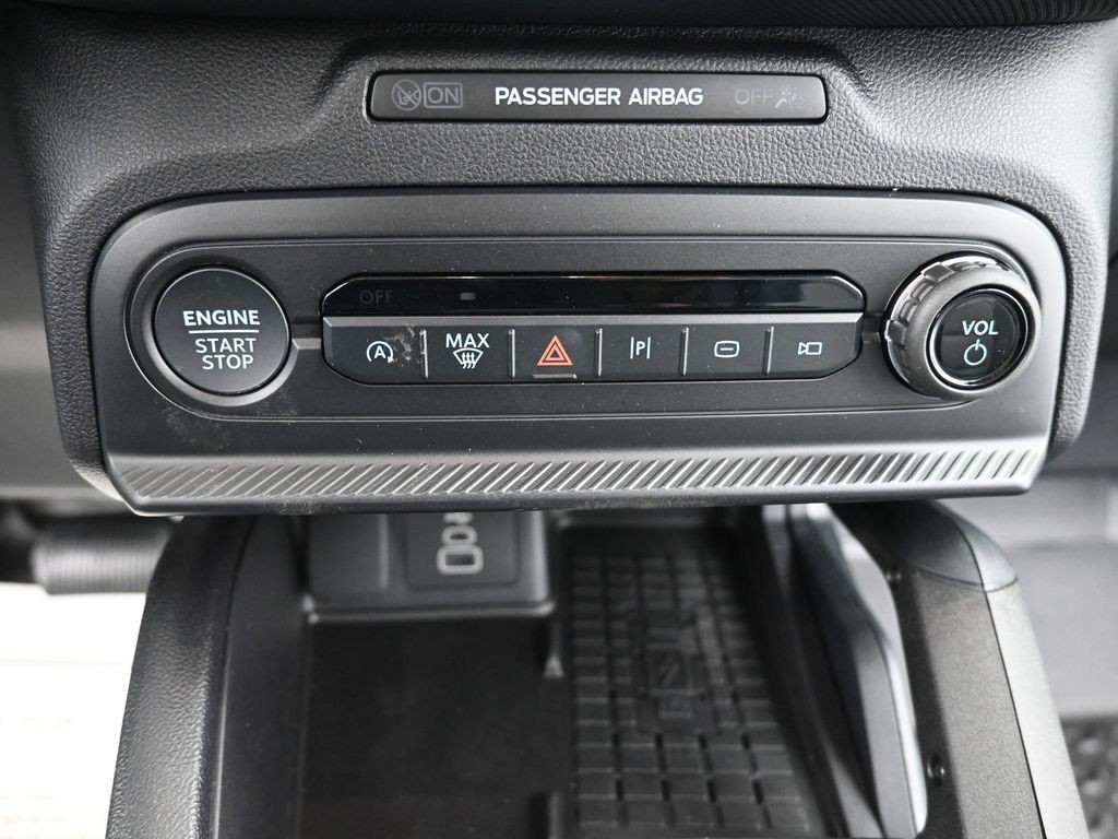 Ford Bronco Sport Vehicle Full-screen Gallery Image 13