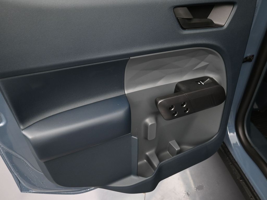 Ford Maverick Vehicle Full-screen Gallery Image 10