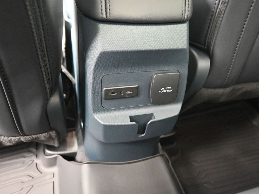 Ford Maverick Vehicle Full-screen Gallery Image 11