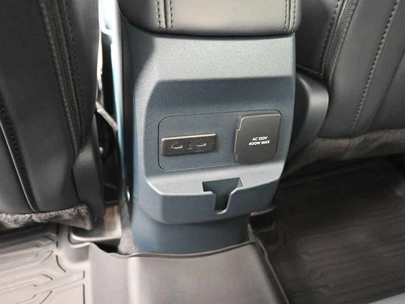 Ford Maverick Vehicle Full-screen Gallery Image 11