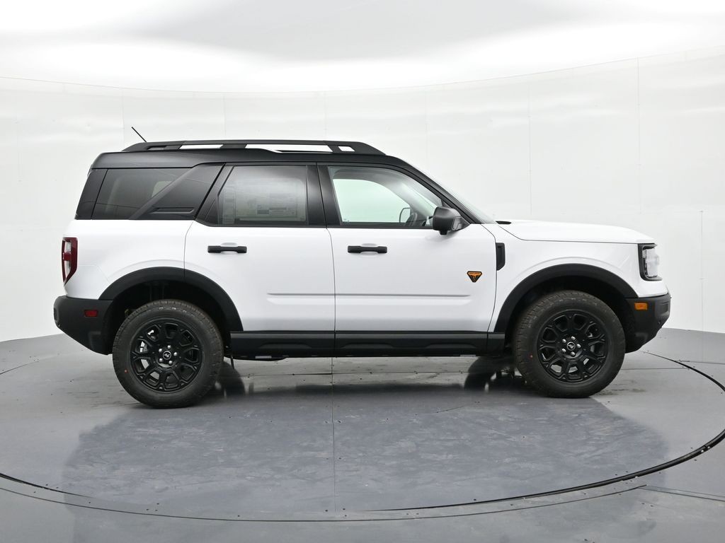 Ford Bronco Sport Vehicle Full-screen Gallery Image 5