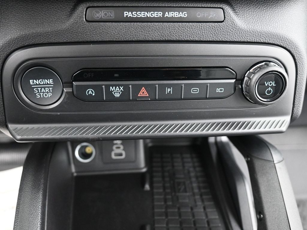 Ford Bronco Sport Vehicle Full-screen Gallery Image 16