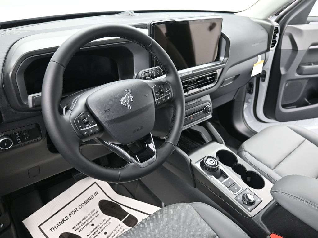 Ford Bronco Sport Vehicle Full-screen Gallery Image 19