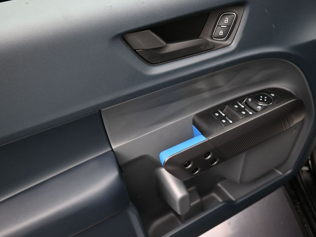 Ford Maverick Vehicle Full-screen Gallery Image 10