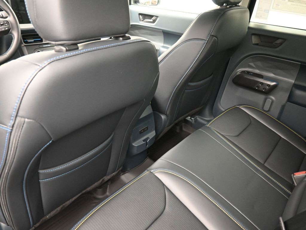 Ford Maverick Vehicle Full-screen Gallery Image 17