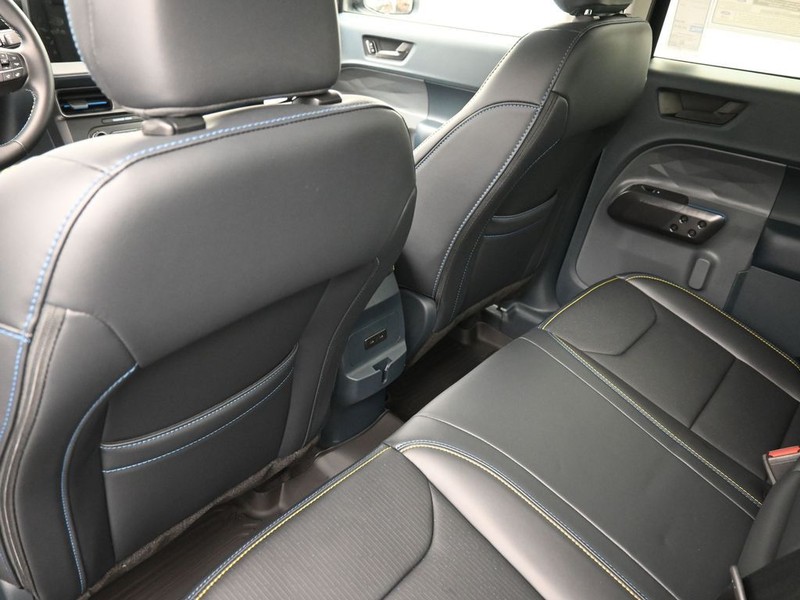 Ford Maverick Vehicle Full-screen Gallery Image 17