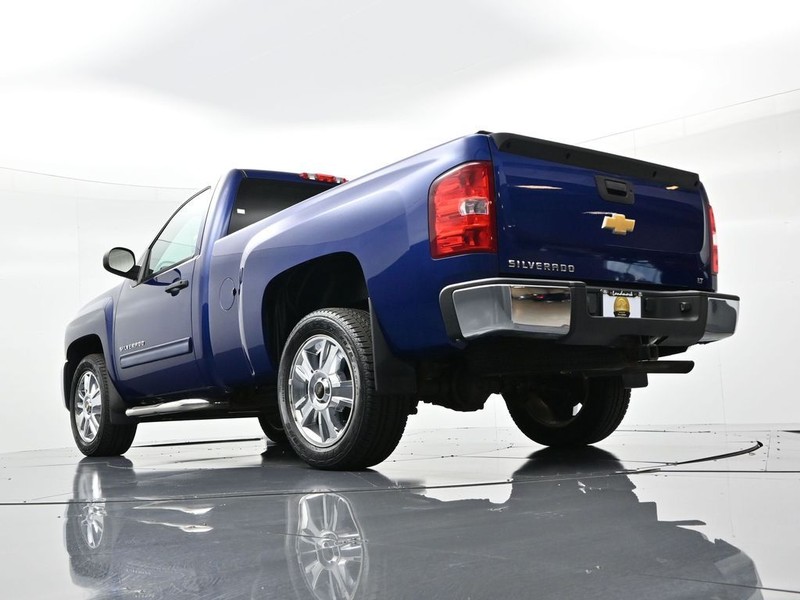 Chevrolet Silverado 1500 Vehicle Full-screen Gallery Image 19