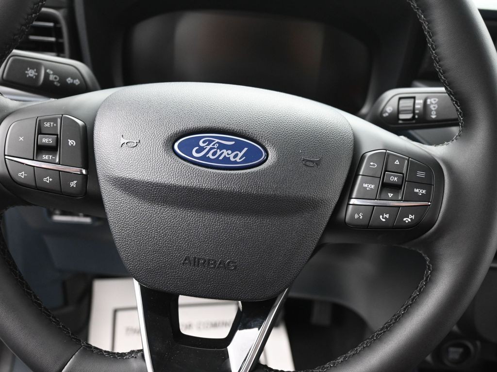 Ford Maverick Vehicle Full-screen Gallery Image 13