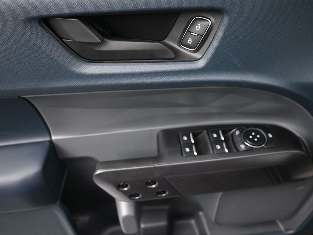 Ford Maverick Vehicle Full-screen Gallery Image 15