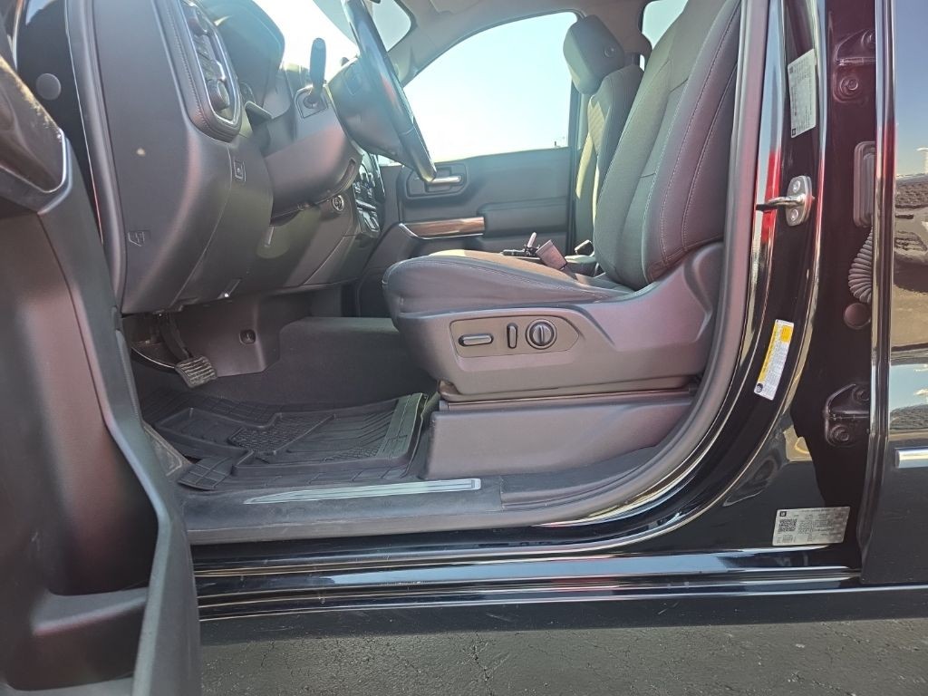 Chevrolet Silverado 1500 Vehicle Full-screen Gallery Image 2