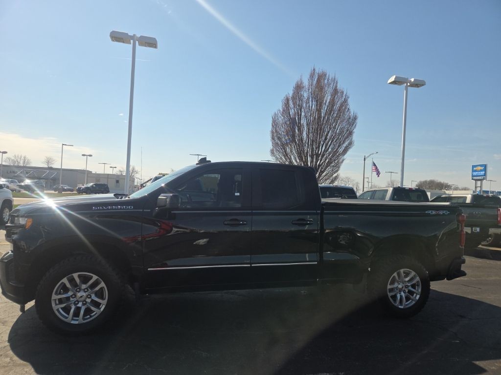 Chevrolet Silverado 1500 Vehicle Full-screen Gallery Image 3