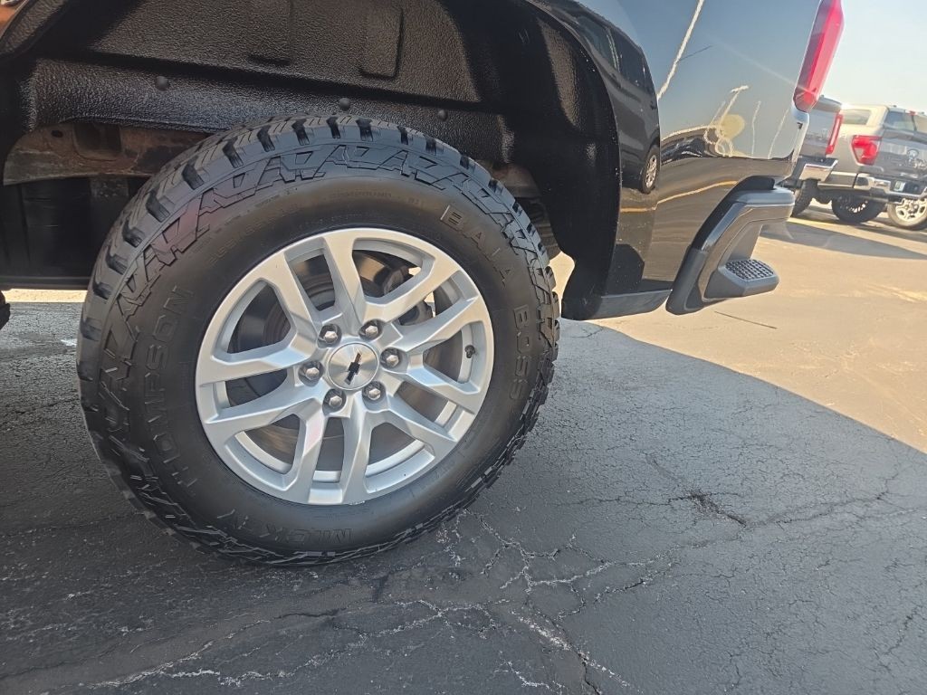 Chevrolet Silverado 1500 Vehicle Full-screen Gallery Image 4