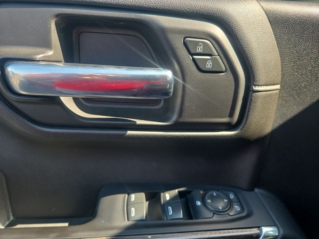 Chevrolet Silverado 1500 Vehicle Full-screen Gallery Image 10