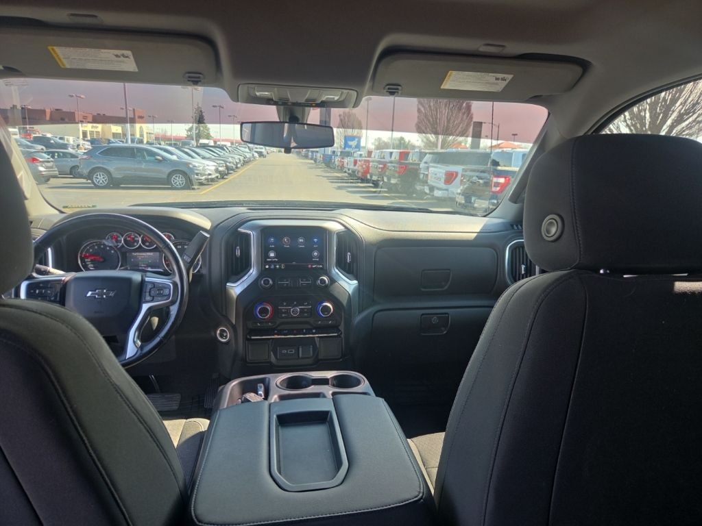 Chevrolet Silverado 1500 Vehicle Full-screen Gallery Image 17