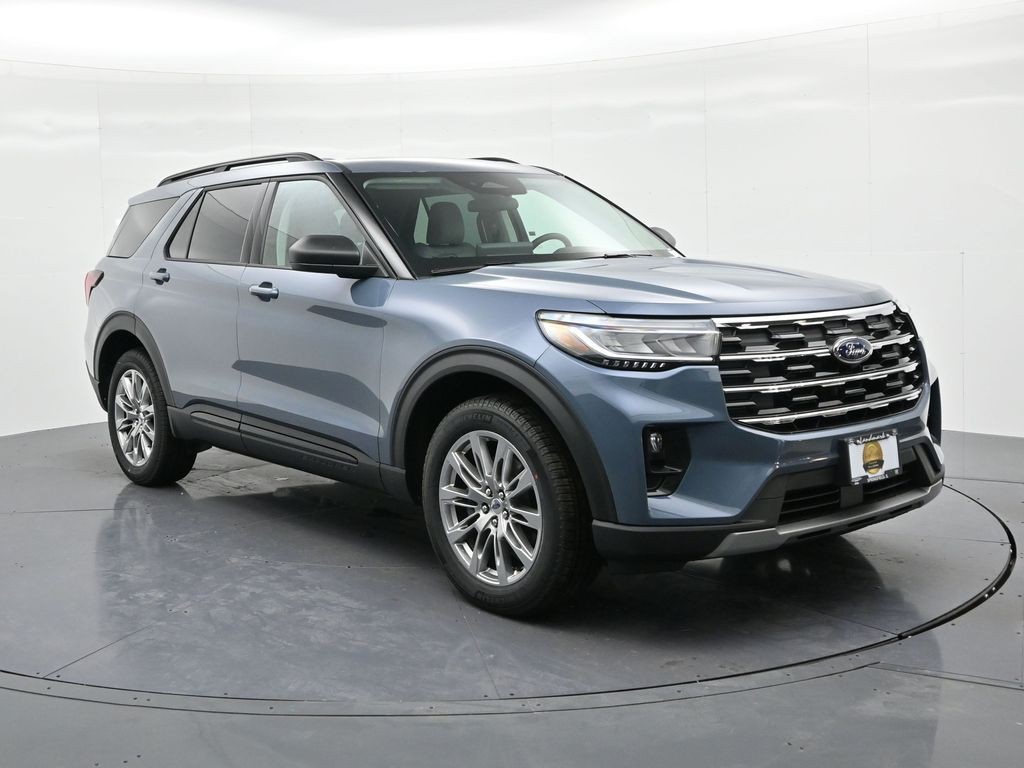 Ford Explorer Vehicle Full-screen Gallery Image 4