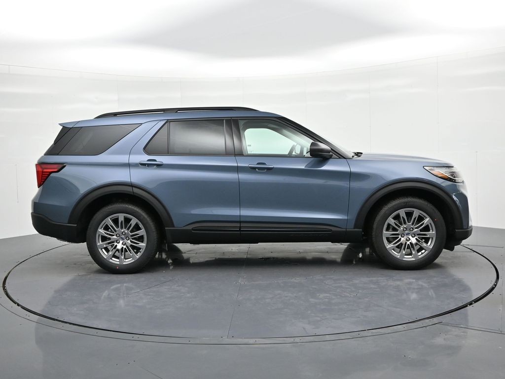 Ford Explorer Vehicle Full-screen Gallery Image 5
