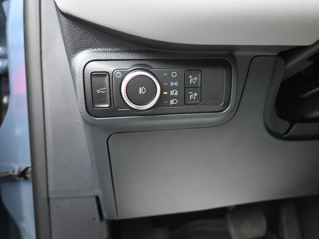 Ford Explorer Vehicle Full-screen Gallery Image 13