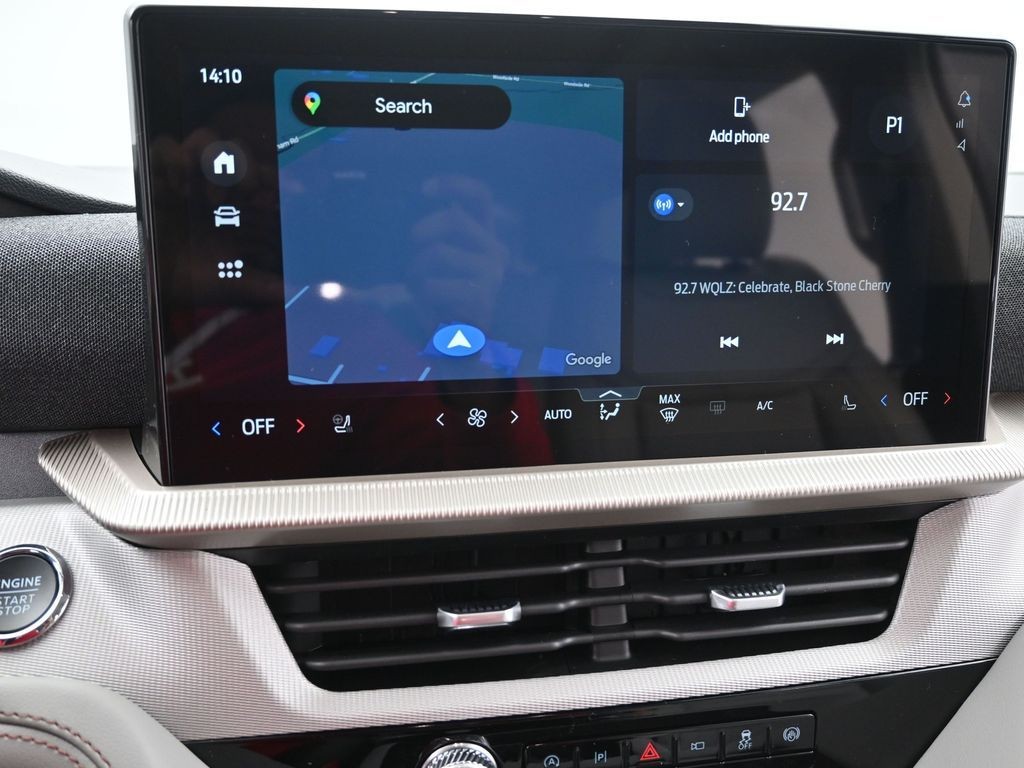 Ford Explorer Vehicle Full-screen Gallery Image 15