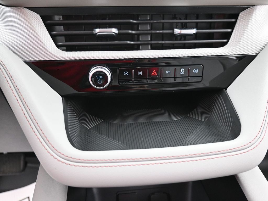 Ford Explorer Vehicle Full-screen Gallery Image 16